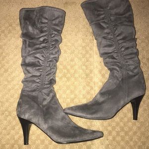 Apostrophe grey suede boots